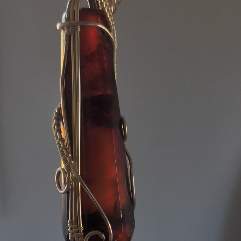 Elegant Gold and Black Wire-Wrapped Pendant - Picture 2 of 5